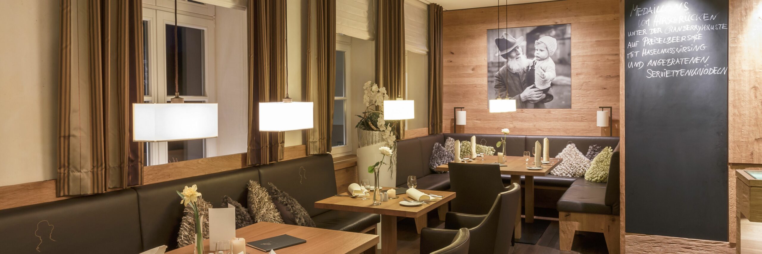 Seating area in the Poststube restaurant