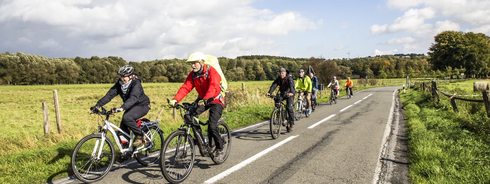 Gruppe auf Mountainbikes on Tour