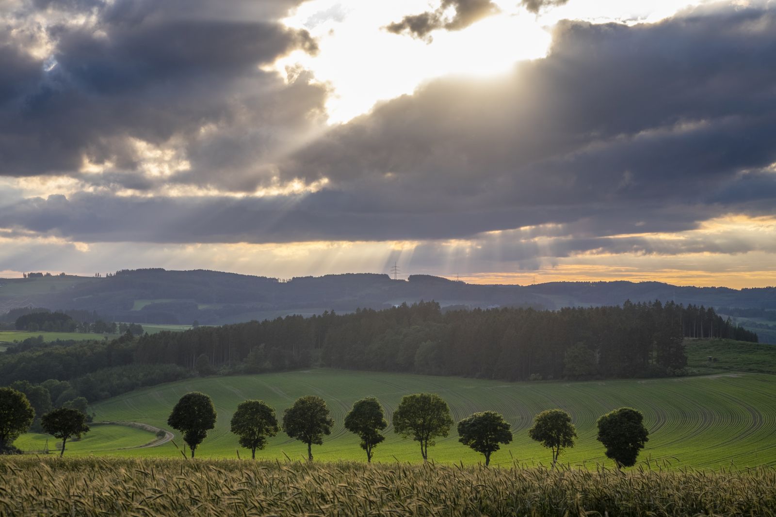 Dramatisches Wolkenbild über der Landschaft