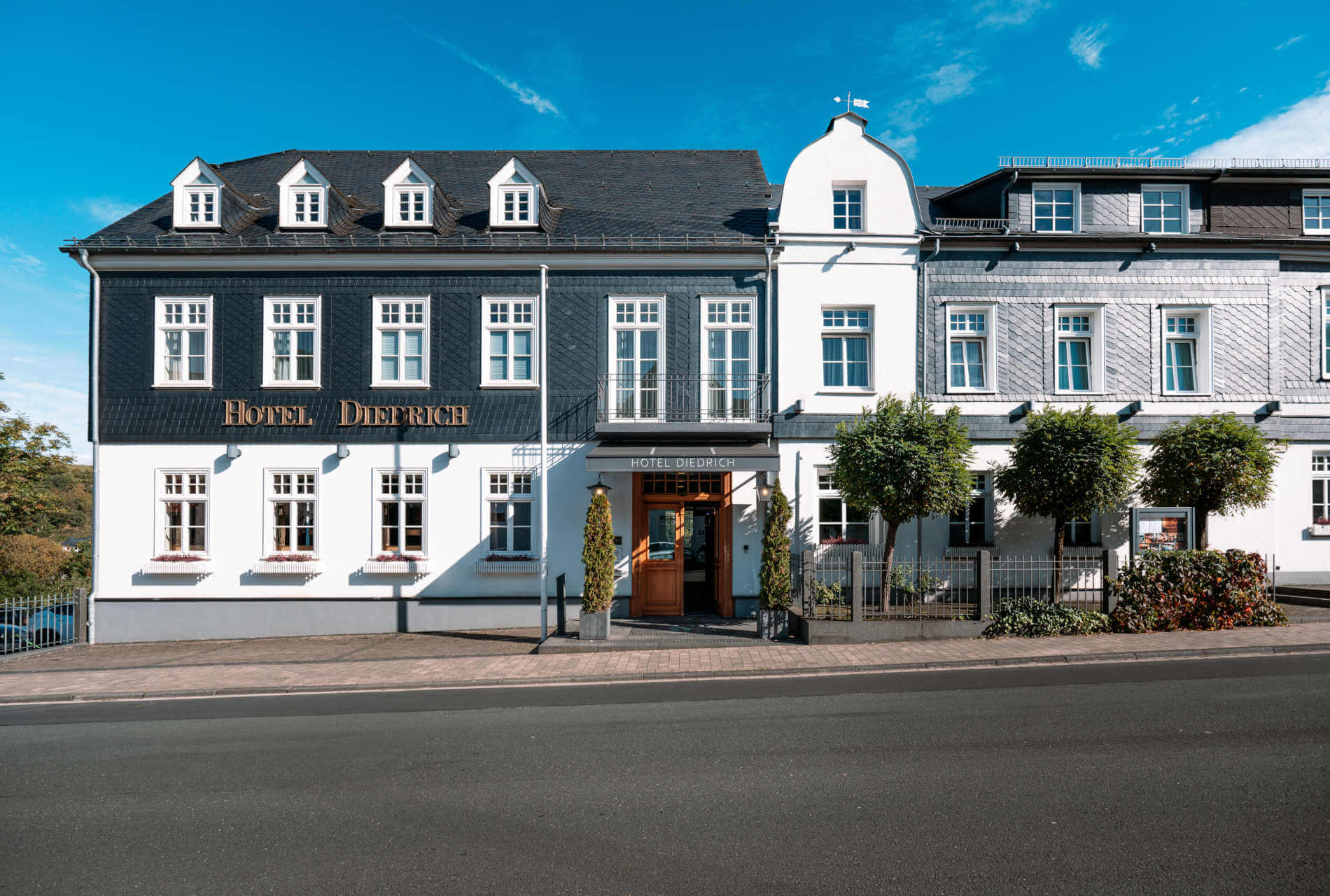 hotel-diedrich-aussenansicht Buitenkant van Hotel Diedrich