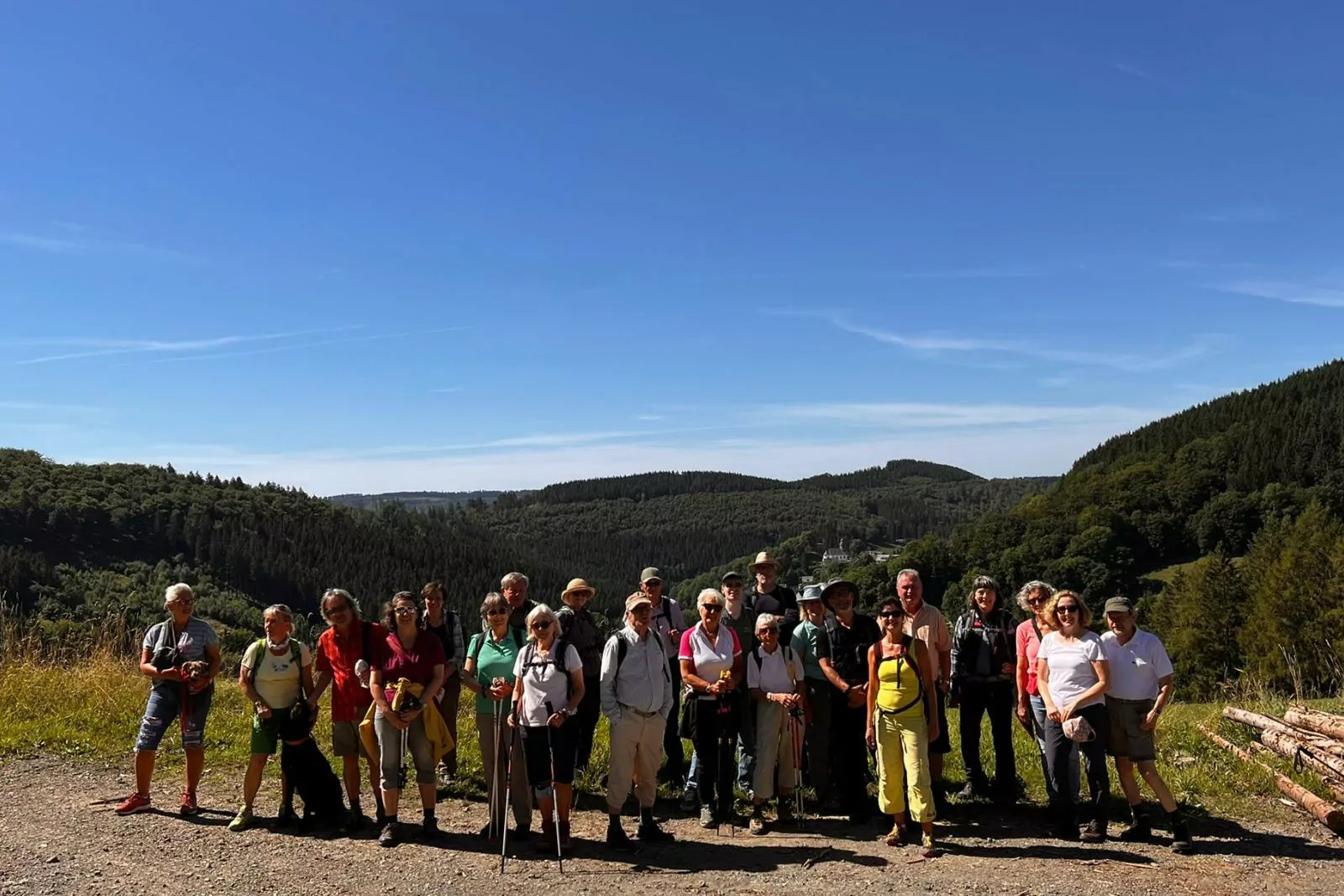 Wanderergruppe mit Fernsicht