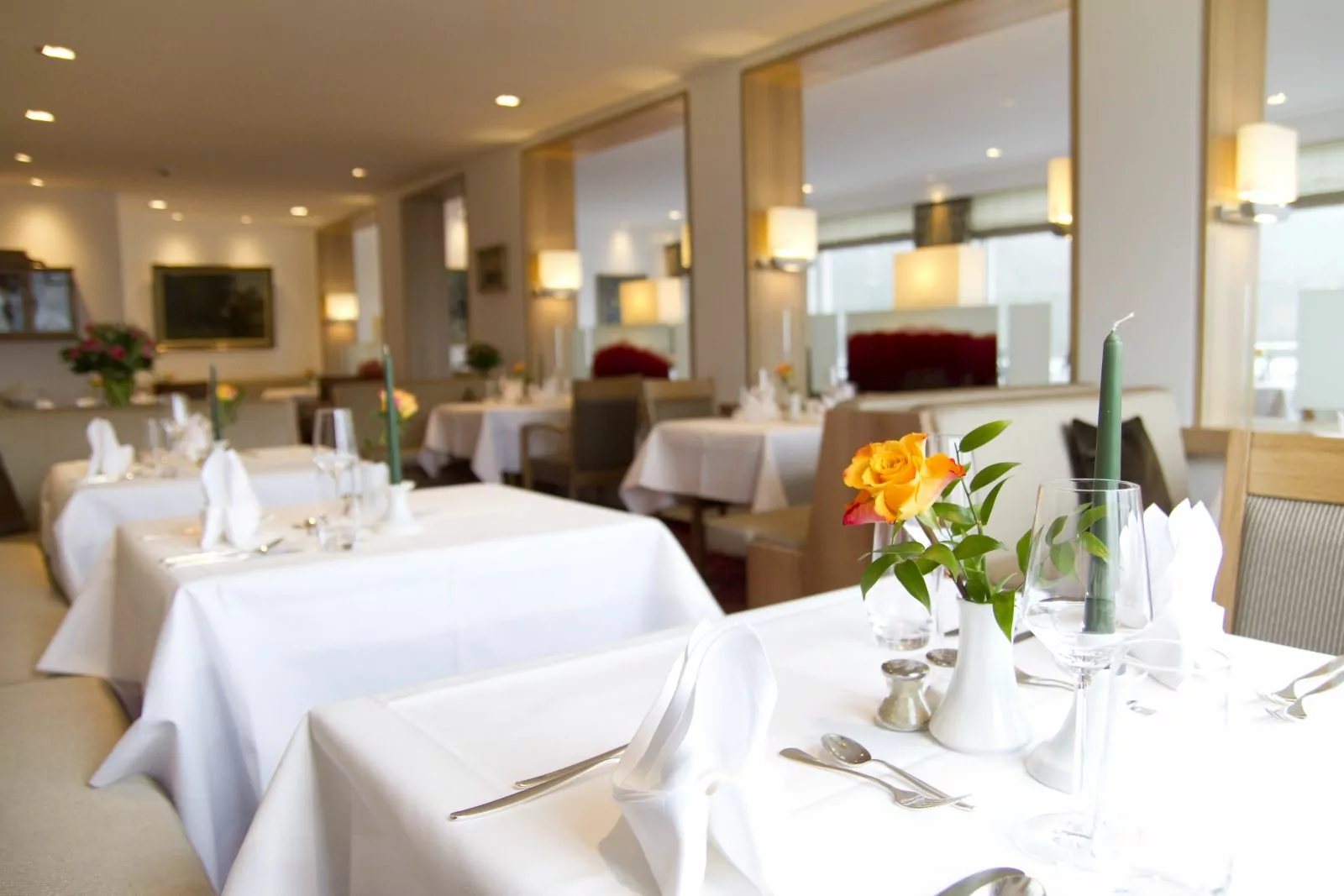 gedeckter Restauranttisch im Detail im Jagdhaus Wiese