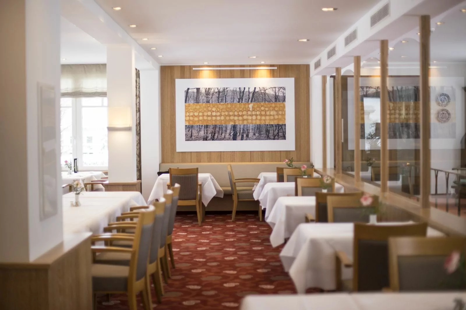 gedeckte Tische im Parkrestaurant vom Jagdhaus Wiese