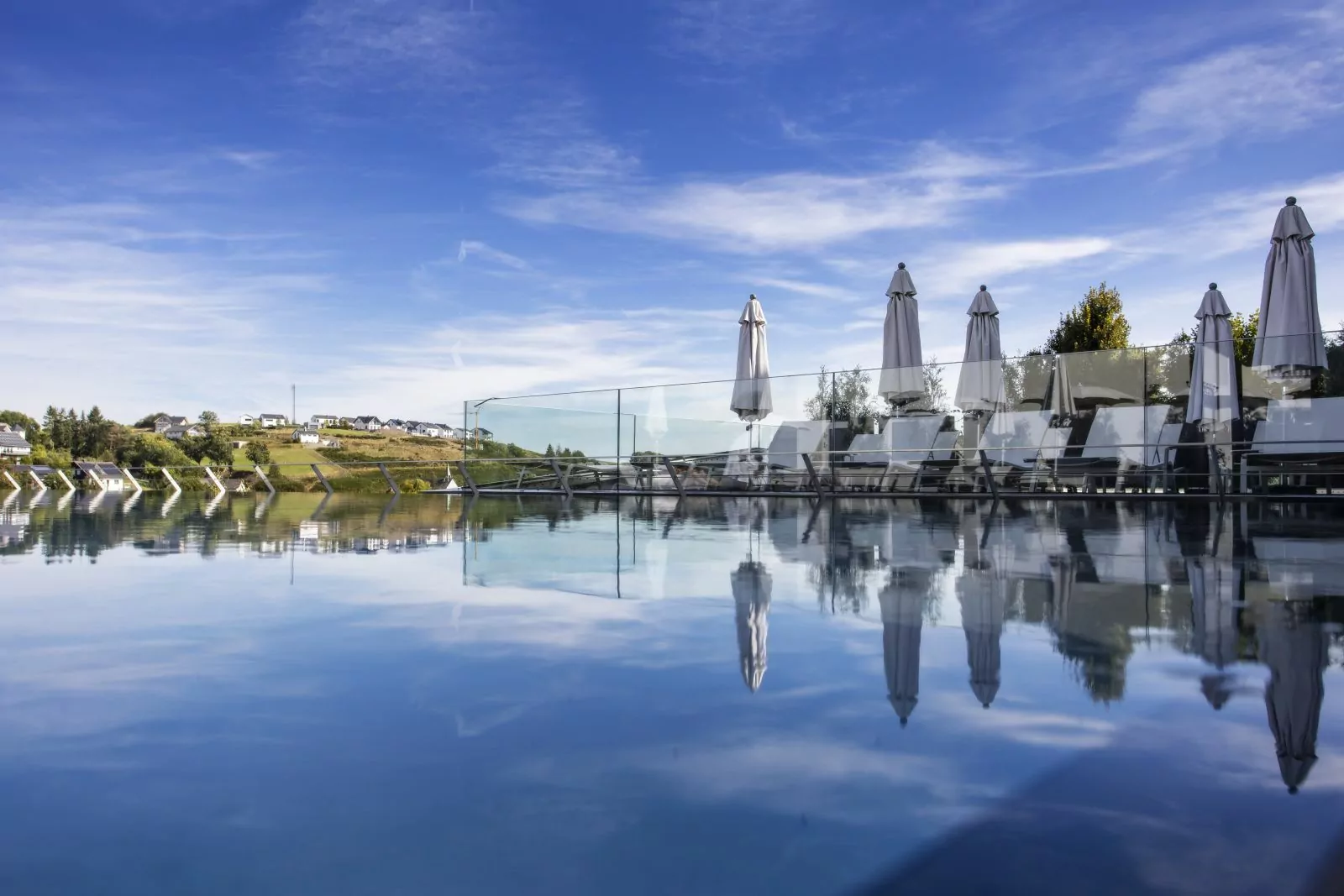 Hotel Diedrich – Infinity Pool Infinity-Außenpool mit Fernsicht bei bestem Wetter