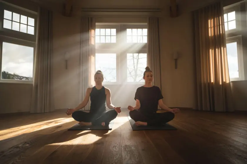 yoga-zwei-frauen-nebeneinander-840×560 Yoga im Hotel Diedrich